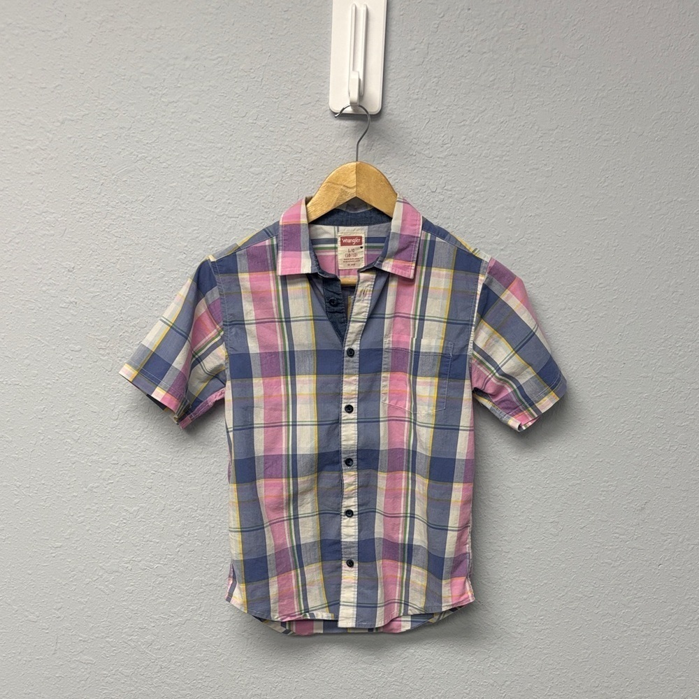 Wrangler Boy’s Sz 10/12 Blue and Pink Plaid Short Sleeve Shirt, EUC - Picture 1 of 9